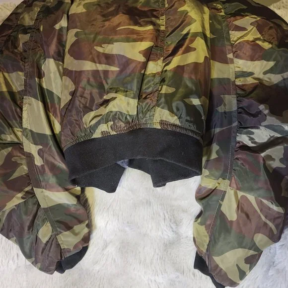 EUC Women's XL Angel Kiss Cropped camo satin bomber jacket (juniors) - Picture 3 of 14